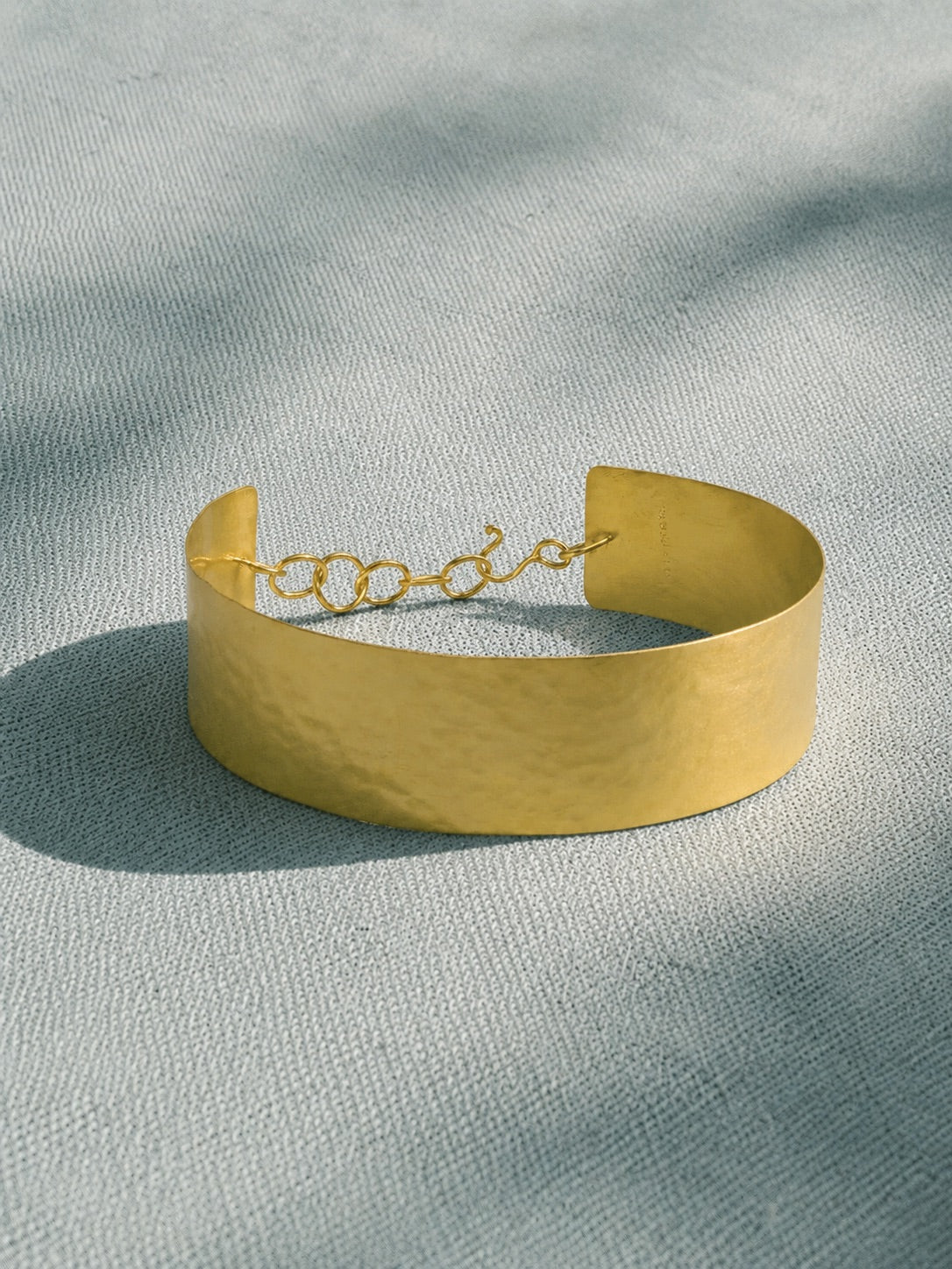 Wide choker