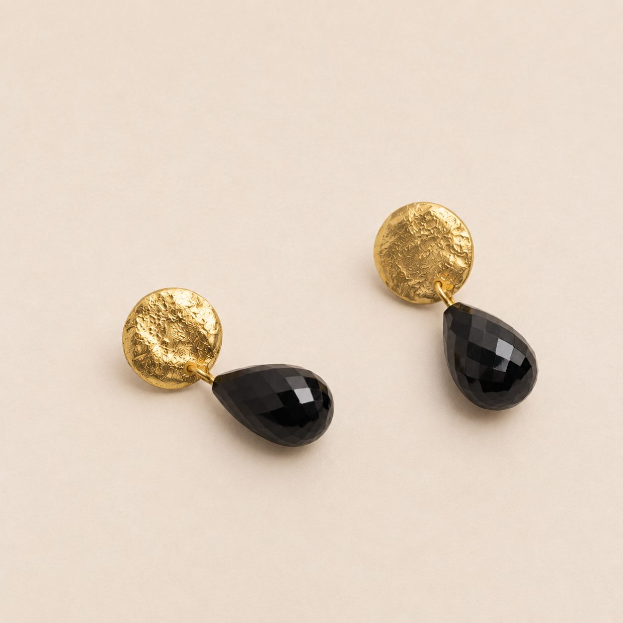 Coin earrings with Onyx
