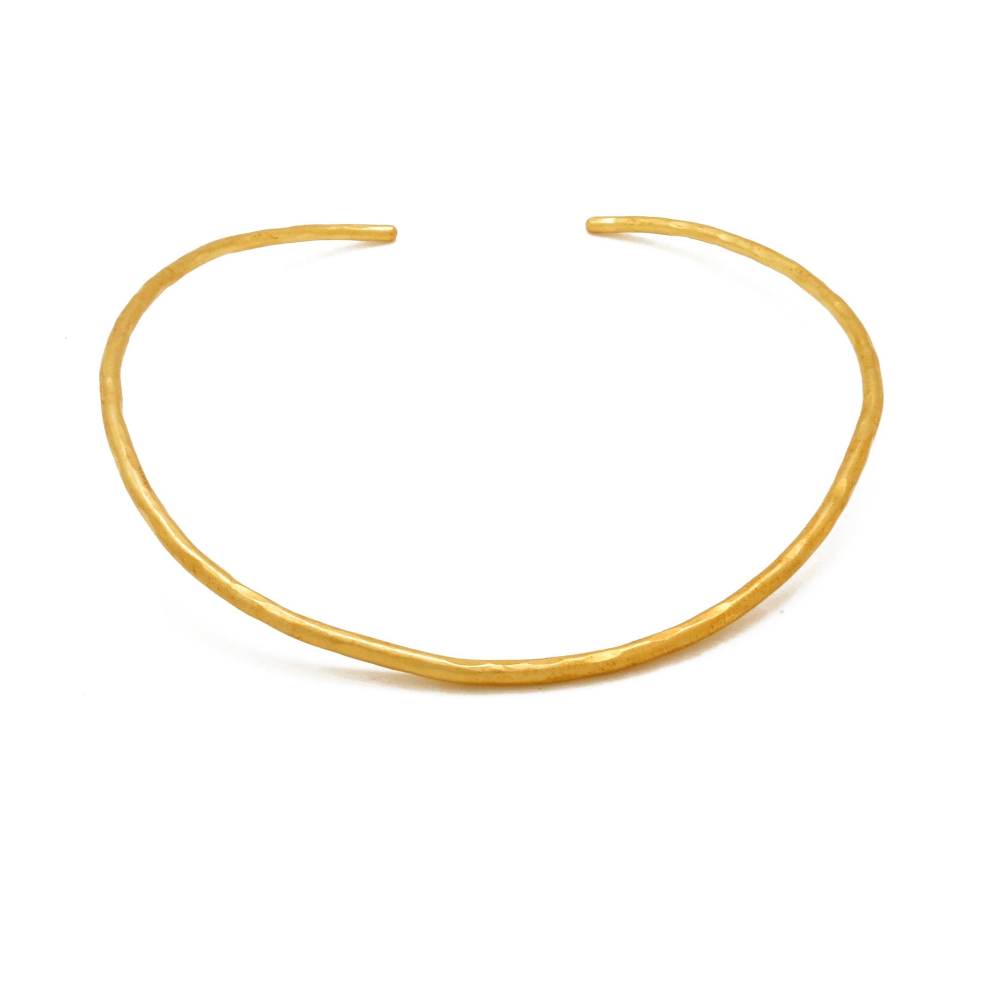 Rigid hammered brass choker